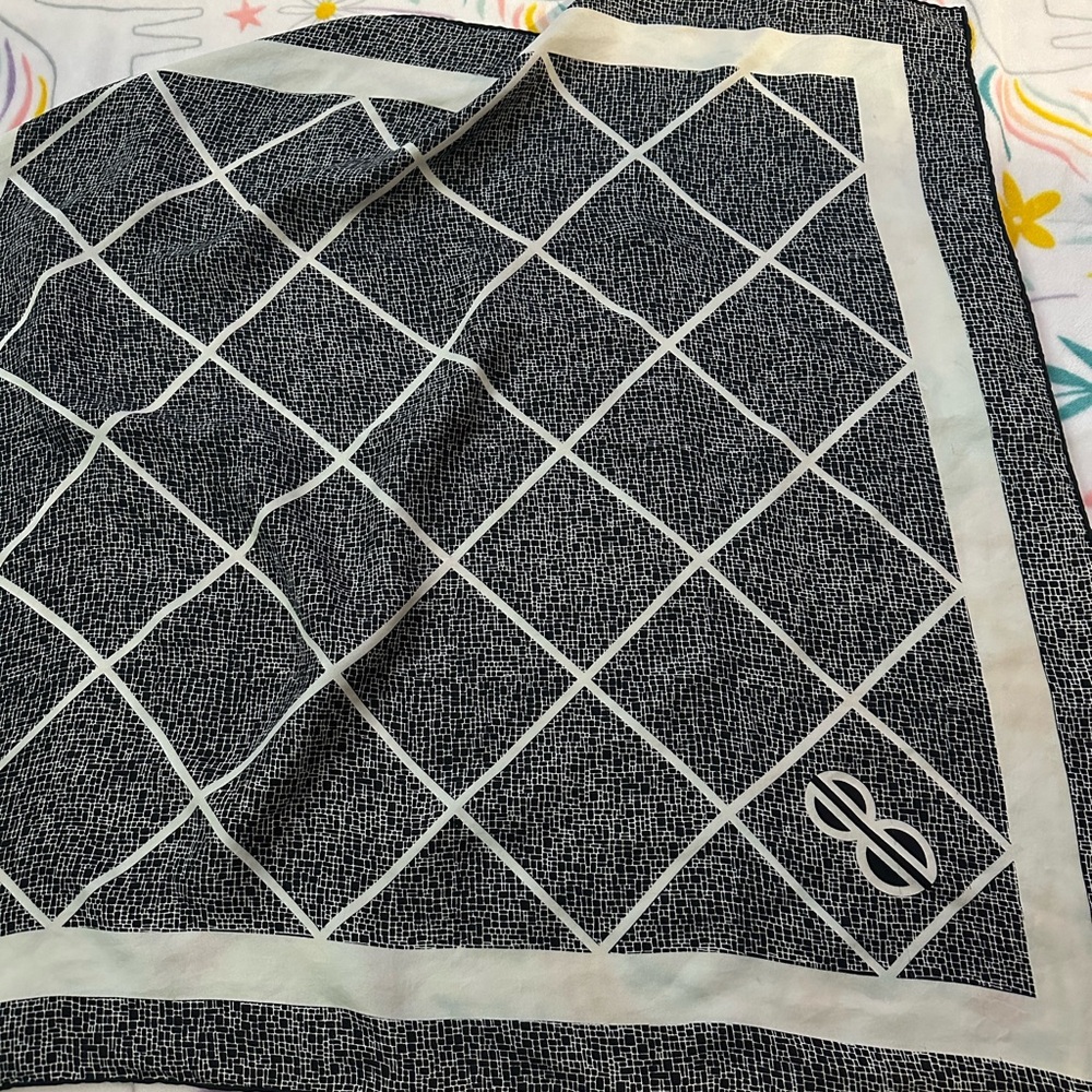 Vintage 70’s BILL BLASS Black & Ivory 100% Silk Hand Rolled Squared Scarf 29”‎